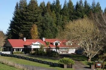 Redwood Lodge Bed And Breakfast Otorohanga Exterior photo